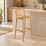 Banqueta Rattan Bege em cozinha contemporânea