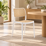 Cadeira Rattan Branca e Bege em ambiente contemporâneo