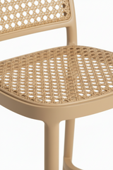 Detalhe do assento da Banqueta Rattan Bege