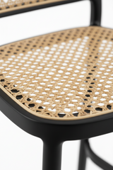 Detalhe do assento da Banqueta Rattan Preta e Bege