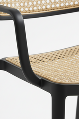 Cadeira Rattan com Braços Preta e Bege