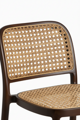 Detalhe do encosto da Banqueta Rattan Marrom e Bege