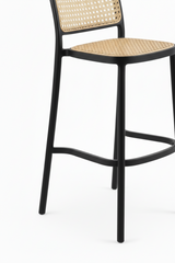 Detalhe das pernas da Banqueta Rattan Preta e Bege